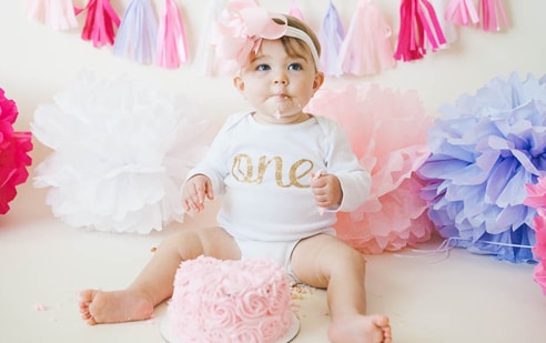 Irish Girl Names • Laura
