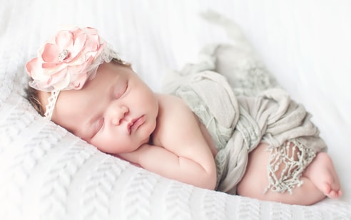 Top French Girl Names • Alice
